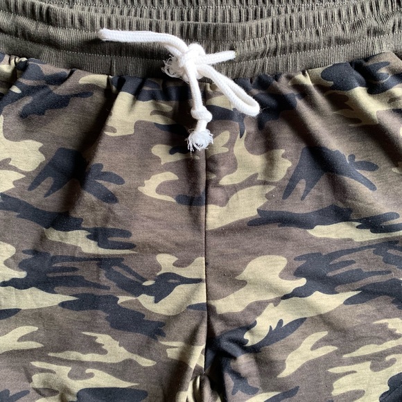 Women’s camo jogger sweats size large - Picture 3 of 7